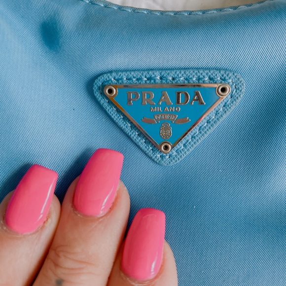 *AUTHENTIC* PRADA RE-EDITION - (Comes with all accessories) - Picture 3 of 3